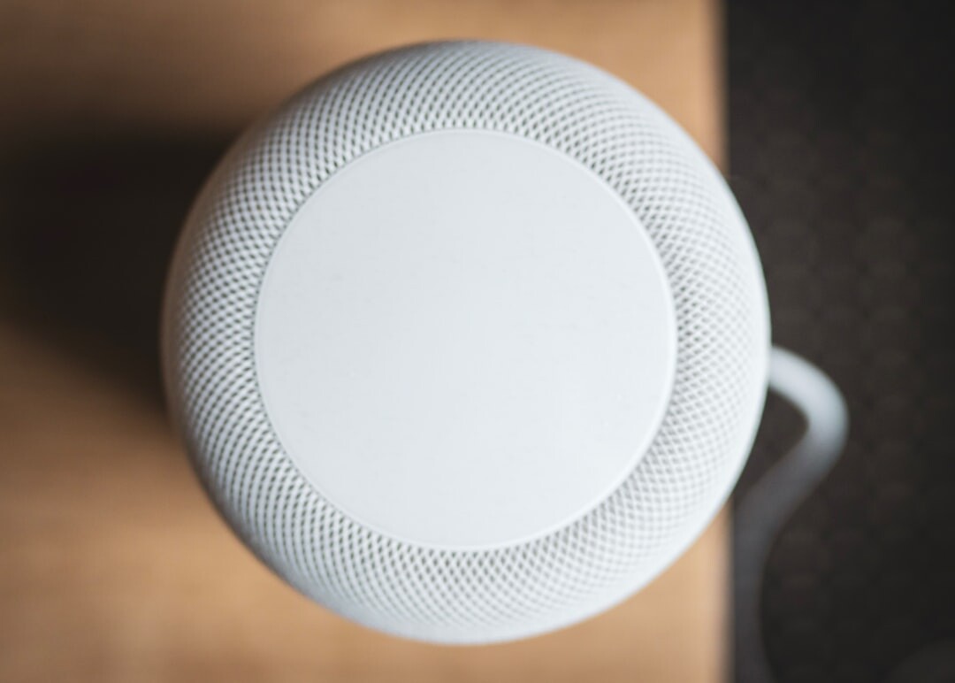 smart speaker playing news
