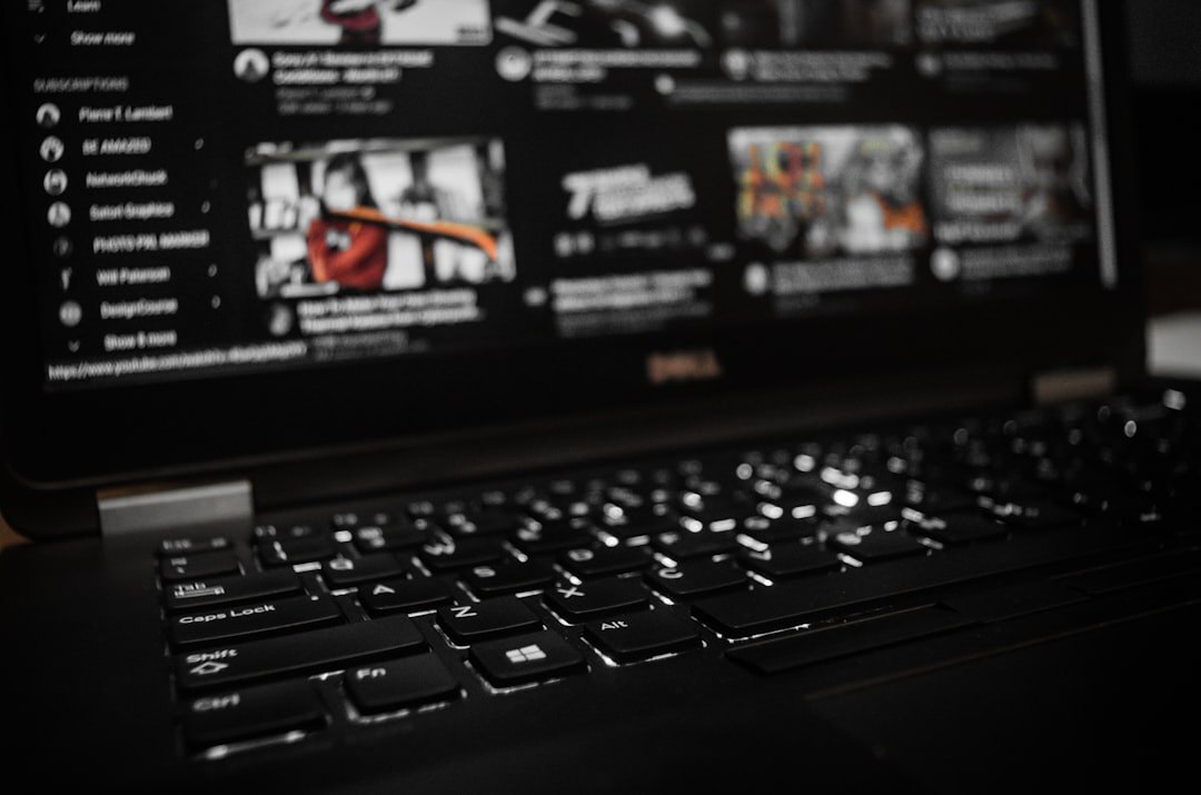 online news website on laptop