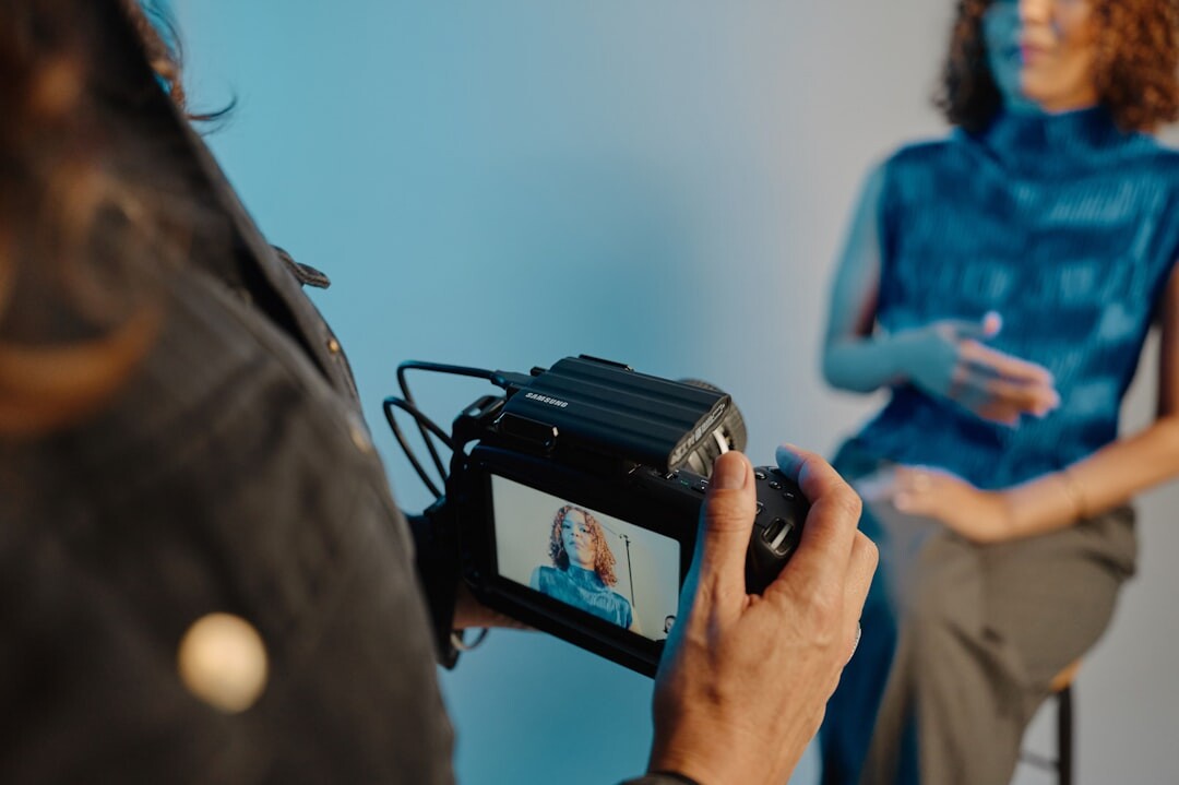 journalist interviewing expert